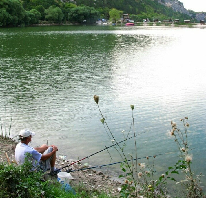 рыбалка на озере в Крыму