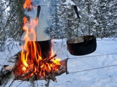 Как зажечь костер в лесу без спичек: метод ручной дрели